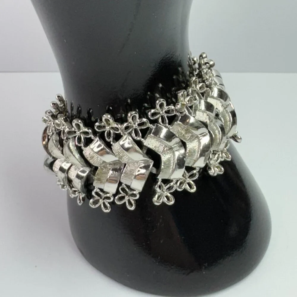 CORO Vintage Links Silver Tone Bracelet 7 inches - Picture 4 of 9